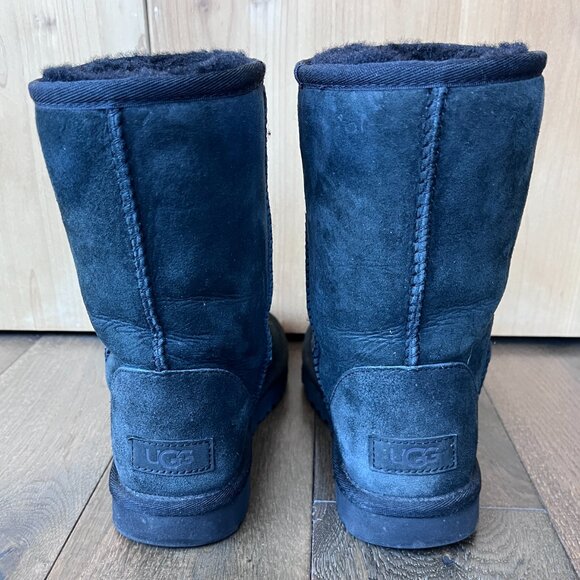 UGG Australia Classic Short Sheepskin Suede Boots Black Size 6 Winter - Picture 5 of 6